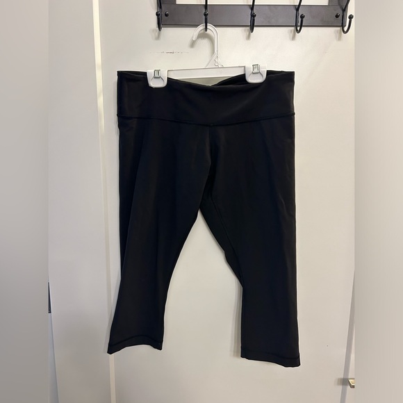 lululemon athletica Pants - Like New Black Lululemon Cropped Leggings